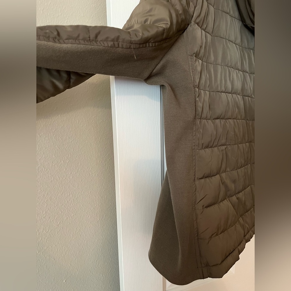 Universal Standard Women’s Puffer in Size 22-24 (Large in Universal Standard) - Picture 5 of 13